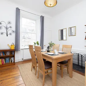 Joivy Cosy Flat In The Heart Of United Kingdom